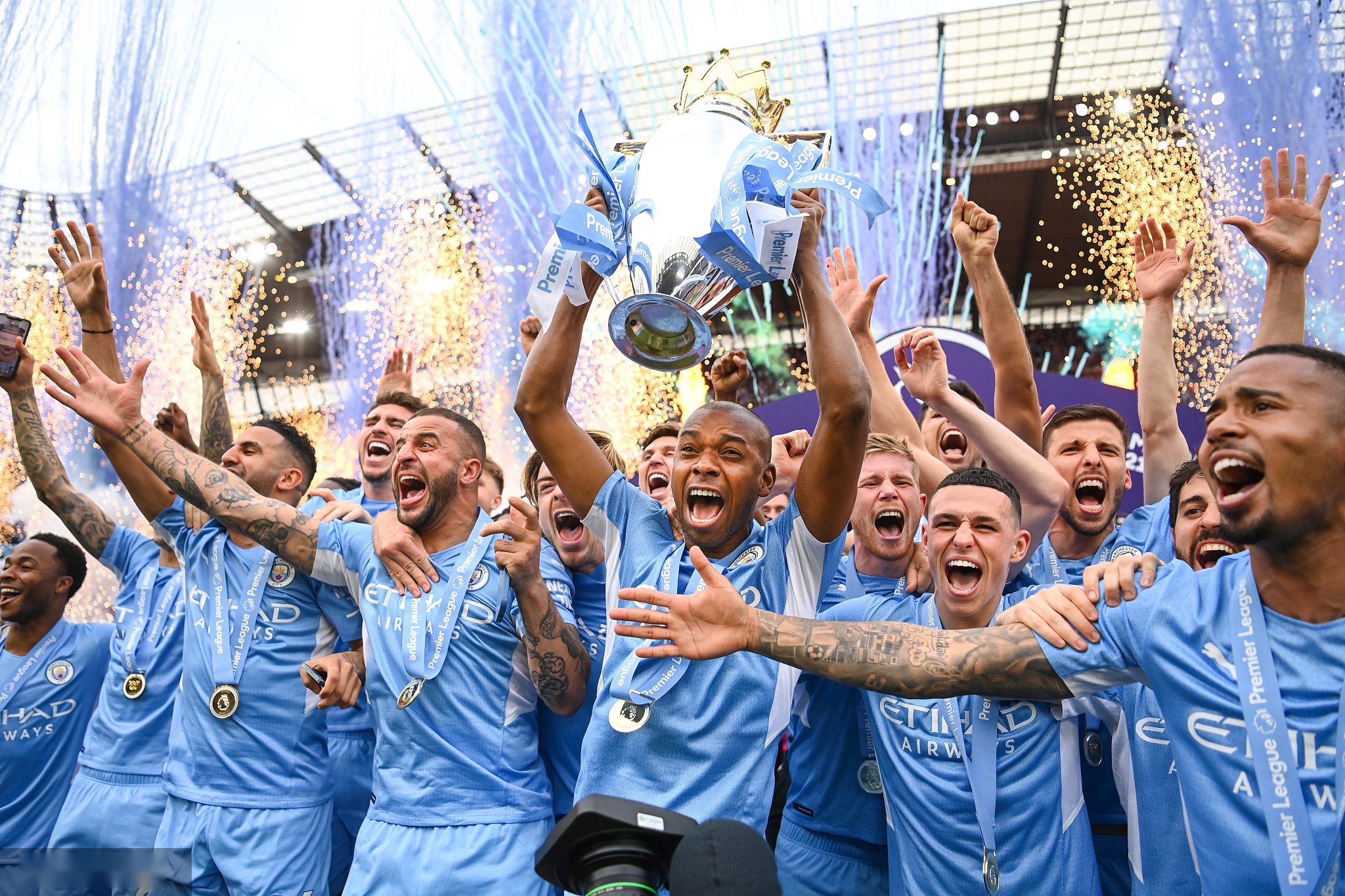 轉會身價突 轉會身價突